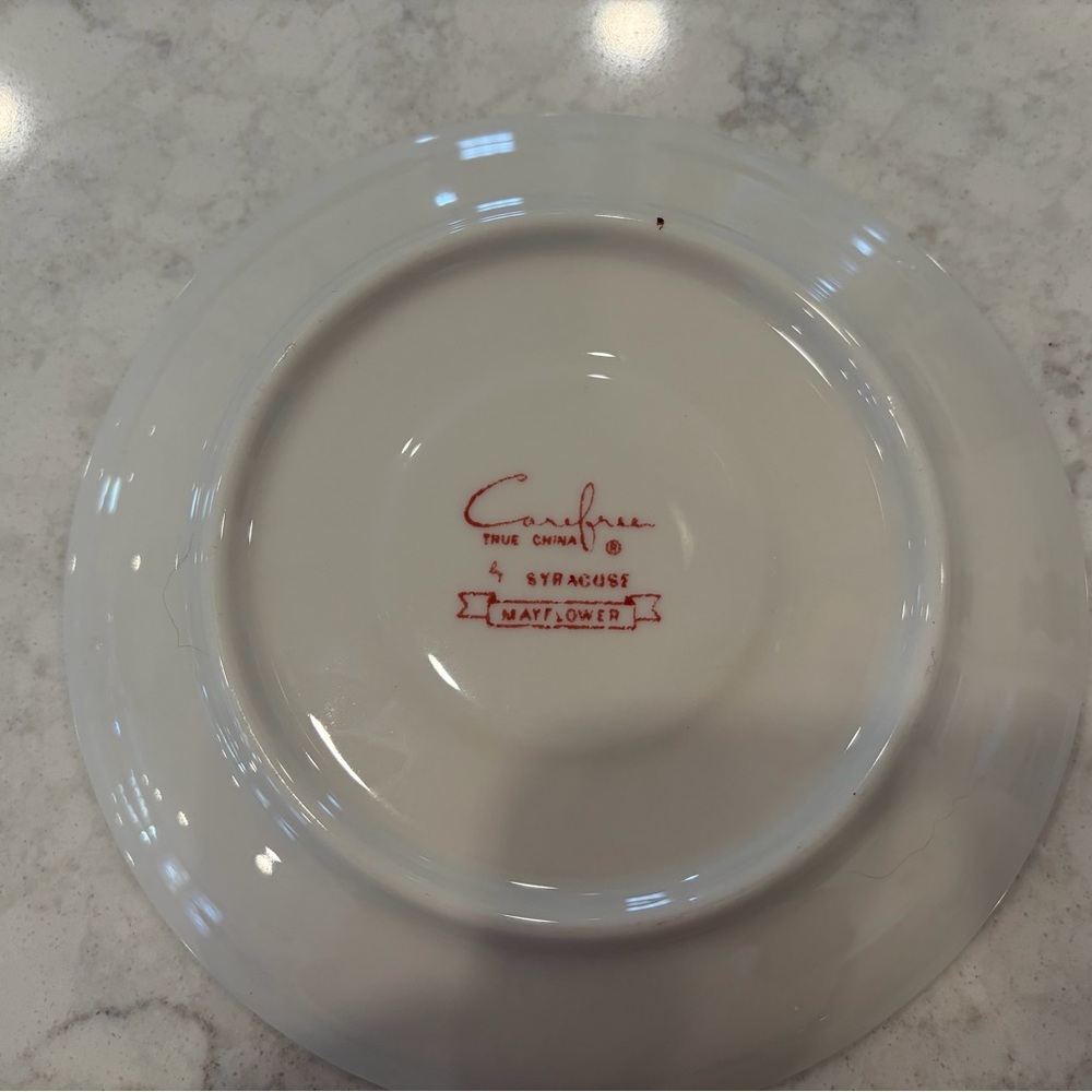 6 Floral Red and White Teacups and Saucers - Picture 5 of 5